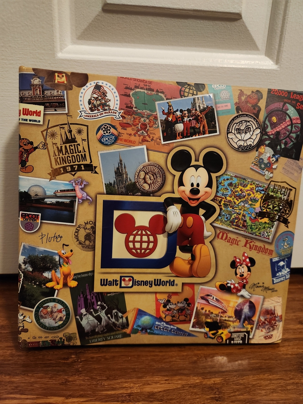 Walt Disney World Mickey Family Photo Album Vacation Memory Scrapbook Souvenir